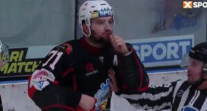 Ukrajinski hokejaš teško kažnjen zbog rasističkog gesta prema igraču Donbasa