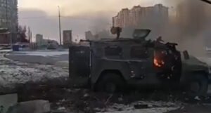 Snimci iz Harkova: I dalje se vode borbe, vojna vozila u plamenu