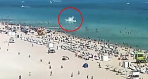 Helikopter upao u okean nekoliko metara od kupača