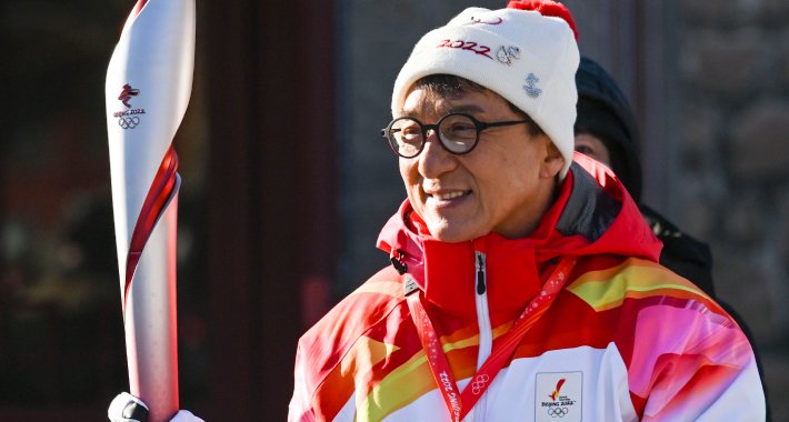 Među nosiocima olimpijske baklje i Jackie Chan