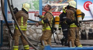 Veliki požar na autobuskoj stanici u Sarajevu, jedna osoba povrijeđena