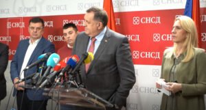 Tegeltija mora potpisati odluku u korist Agencije za lijekove BiH: Smije li od Dodika?