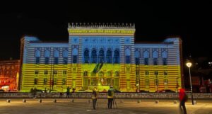 Sarajevska Vijećnica večeras u bojama zastave Ukrajine