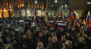 Dok civilizirani svijet saosjeća s Ukrajinom, u Beogradu masovni protest podrške Rusiji i Putinu