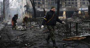 Kuleba: Rusija drži 300.000 civila kao taoce u Mariupolju; WHO: Napadaju bolnice