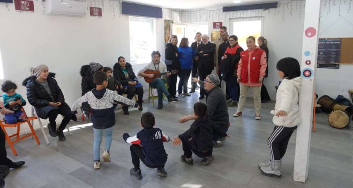 Nadbiskup Gallagher posjetio migrantski Prihvatni centar “Ušivak” u Hadžićima