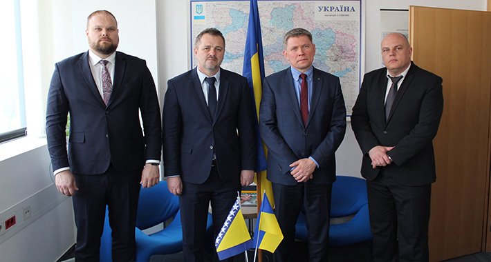 Ambasada Ukrajine u BiH zahvalila na pomoći Vlade USK i Grada Cazina