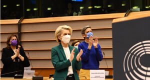 Ovacije Zelenskom, Ursula von der Leyen poručila: Ovo je trenutak istine za Europu (VIDEO)