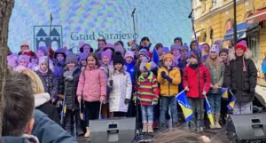 Pogledajte kako dječji hor u Sarajevu pjeva ukrajinsku narodnu pjesmu