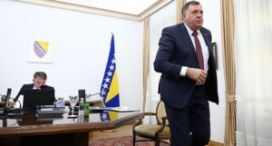 Džaferović i Komšić dali saglasnost da OSBiH gase požare, Dodik blokira odluku