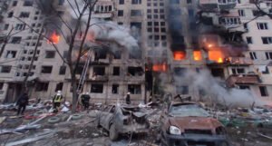 Ruski agresor raznio stambeni blok u Kijevu, ima poginulih i ranjenih