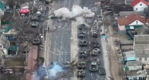 Ukrajinska vojska objavila snimak iz zraka: “Jedinica Azov napada ruski konvoj”