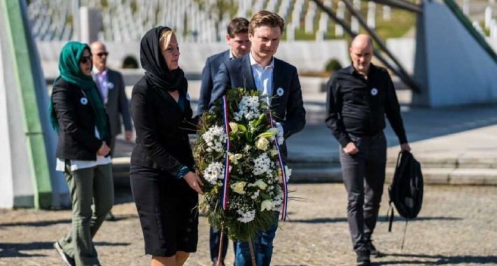 Delegacija nizozemskog parlamenta odala počast žrtvama genocida u Srebrenici