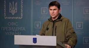 Podoljak: Rusija priprema katastrofu i operaciju napada na branu i elektranu u Hersonu