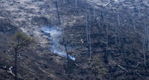Požar na miniranom terenu iznad Trusine kod Konjica i dalje aktivan