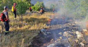 U Livnu i Tomislavgradu vatrogasci spašavali kuće