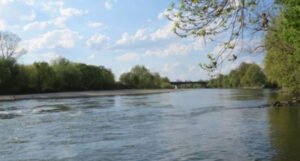 U rijeci pronađeno beživotno tijelo žene zakačeno za čamac