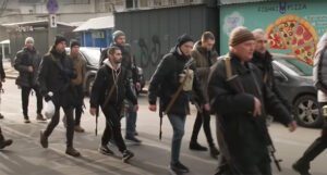 Ukrajinski mediji: Civili smiju pucati na ruske vojnike!?