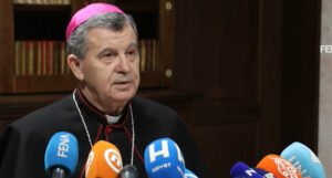 Uskršnja poruka nadbiskupa Vukšića: Ako je moguće, koliko je do vas, u miru budite sa svima