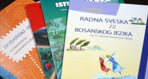 Vlasti Srbije: Izmijeniti udžbenike u kojima se negira hrvatski i bosanski jezik