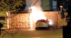 Poginuo vozač koji se automobilom zabio u kapiju ruske ambasade