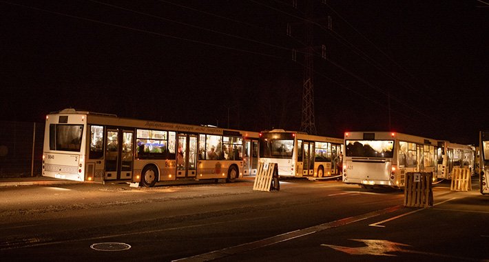 Velike kolone autobusa: Više hiljada Ukrajinaca evakuisano iz tri grada
