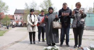 Roditelji i članovi porodica odali počast stradalima u masakru u Zenici 1993. godine
