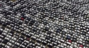 Zbog sankcija stoji zarobljeno više od 8000 luksuznih automobila