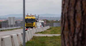 U teškoj nesreći u Hrvatskoj poginulo troje ljudi: Kod podvožnjaka se sudarili kamion i automobil