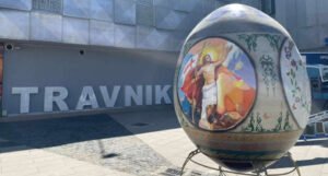 Travnički umjetnici izradili najveće uskršnje jaje u ovom dijelu Evrope