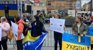 Protestna šetnja podrške Ukrajini danas u Sarajevu, Komšić i Džaferović pozvali građane da se pridruže