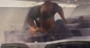 Sve je snimljeno: Mike Tyson brutalno pretukao putnika u avionu