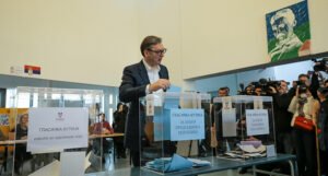 Zatvorena birališta u Srbiji: Izlaznost je velika, treba li to brinuti Vučića?