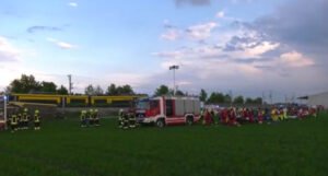 Voz iskočio iz šina kod Beča, najmanje jedna osoba poginula
