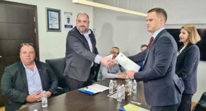 Američka ambasada čestitala Tuzlanskom kantonu na osnivanju Antikorupcijskog ureda
