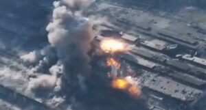 Objavljen snimak: Ruski agresori bacaju termičke bombe koje “tope” i uništavaju sve