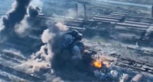 Analitičar: Snimka sugerira da Rusi bacaju termobarične bombe na Azovstal