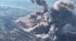 Objavljen snimak brutalnog bombardovanja Azovstala