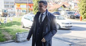 Fadil Novalić vraća se u optuženičku klupu s osvojenim mandatom, ali i s pozicijom na “crnoj listi” SAD-a