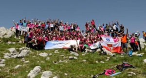 Rekordan broj planinara u pohodu “100 žena na Kamešnici”