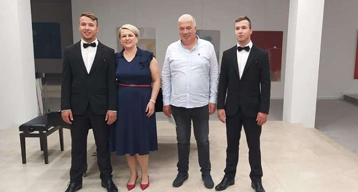 Danijel i Tomislav Perić osvojili prva dva mjesta na pjevačkom takmičenju u Osijeku
