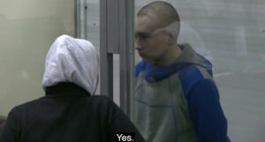Ruskom vojniku koji joj je ubio muža prišla u sudnici i upitala ga: Jesi li nas došao braniti?
