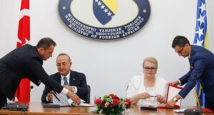 Cavusoglu: Bez razlika, sastajemo sa svim članovima Predsjedništva BiH