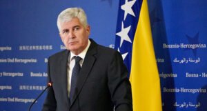 Čović razgovarao s Varhelyiem, teme politička situacija, reforme i kandidatski status BiH