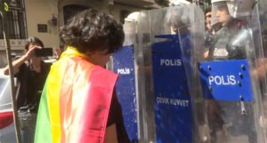 Policija u Istanbulu nasilno uhapsila desetine na Paradi ponosa