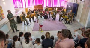 Organizacija Spirit of America donirala muzičke instrumente osnovnim i srednjim školama u BiH
