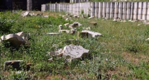 Uništavanje Partizanskog groblja: Zašto živite u Mostaru ako ga mrzite?