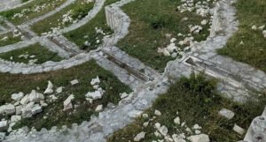 Partizansko groblje u Mostaru potpuno uništeno, razbijeno svih 700 ploča