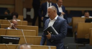 Helez Kajganiću: Nije vam lako, pišu da škaljarski i kavački klan pipke imaju i u Parlamentu BiH