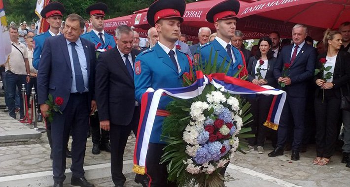 Položeno cvijeće i služen parastos stradalim Srbima iz Podrinja, prisustvovao Dodik i vrh RS-a